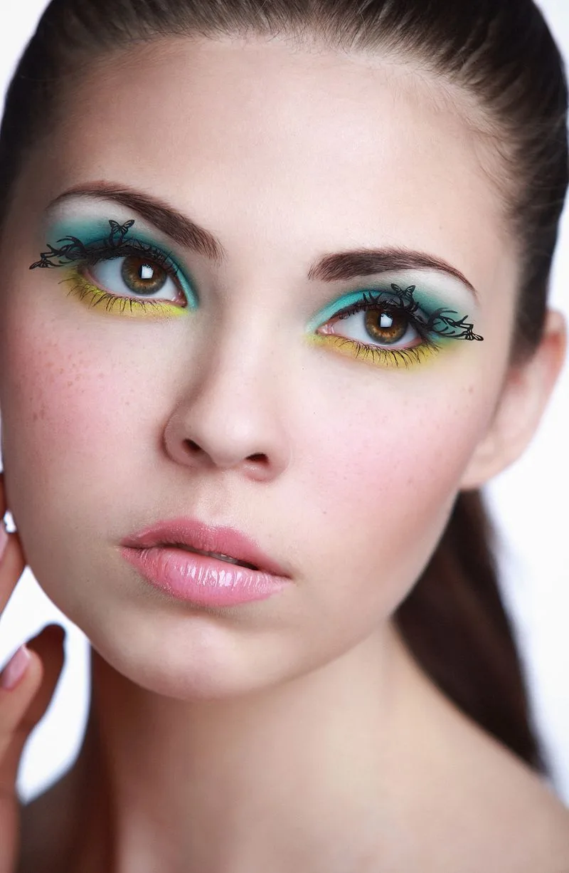 Clean, defined eyebrows
